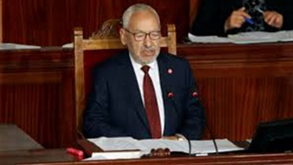 كاتب تونسي: حركة النهضة الإخوانية تعيش في عزلة ولم تحصل على ثقة البرلمان | فيديو