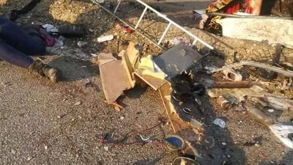 التفاصيل الكاملة لحادث بورسعيد: سائق «التريلا» قطع الطريق واصطدم بأتوبيس العمال واخترق سور قرية سياحية | فيديو 