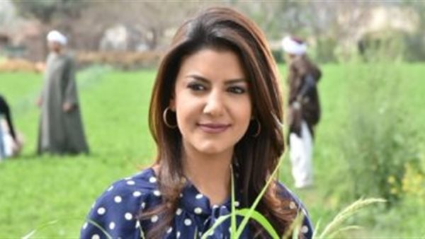 ياسمين علي: لسه بدور على أغنية خارج الصندوق | فيديو 