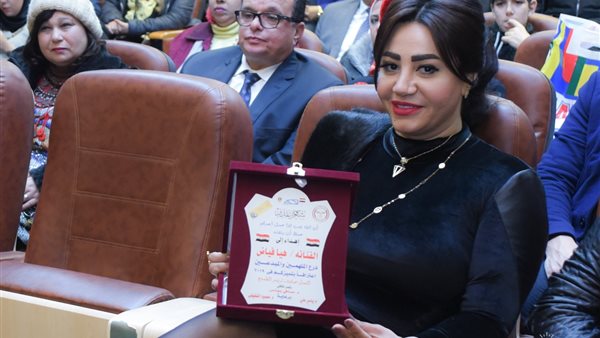 تكريم الفنانة هيا فياض من مؤسسة الحياة للصحافة والإعلام