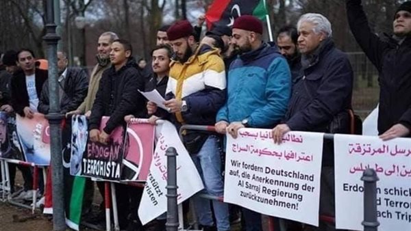 الجالية العربية في برلين تنظم وقفة احتجاجية ضد أردوغان | فيديو