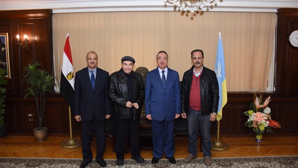 محافظ الاسكندرية يناقش مع ادارة 
