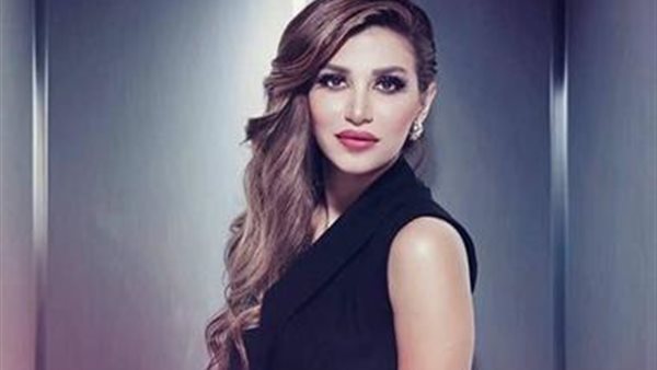 سارة نخلة: أنا كيوت ومفيش حد شبهى | فيديو