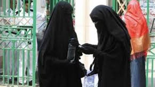 جامعة القاهرة: منع غير الملتزمات بقرار حظر النقاب من التدريس | فيديو