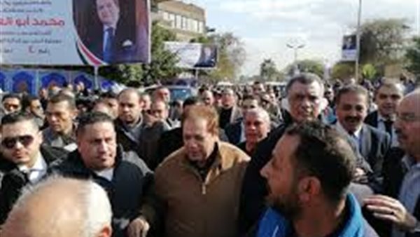 وسط هتافات وترحيب أهالي الجيزة.. محمد أبو العينين يواصل جولاته الانتخابية | فيديو