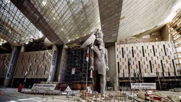 سر حائط الملوك وإنعكاس أشعة الشمس على رمسيس بالمتحف الكبير | فيديو