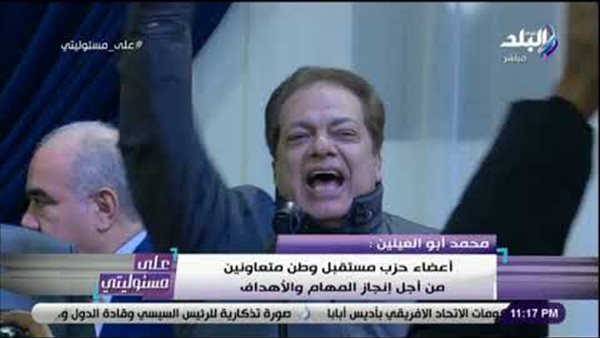 محمد أبو العينين يشيد بشقيقته: الحاجة سمية لها دور كبير فى إدارة الجمعية الخيرية | فيديو