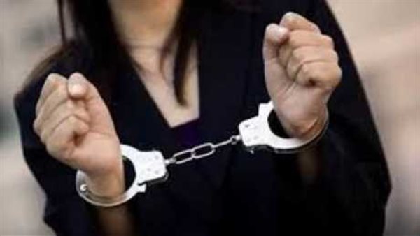 طلب خادمته وصديقتها لممارسة الرذيلة .. كشف لغز مقتل الستيني الثري