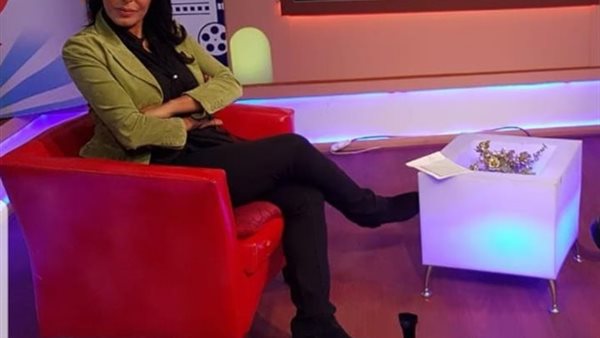 عنبر والشاعرة فاطمة نعيم ومعن الطائي وعمر إسماعيل ضيوف حلقة عيد الحب من برنامج اسرار والنجوم