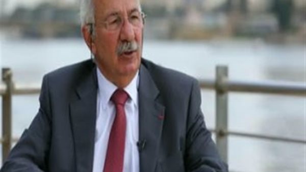 المؤرخ علي الحفناوي يكشف تاريخ عائلته مع فرنسا | فيديو