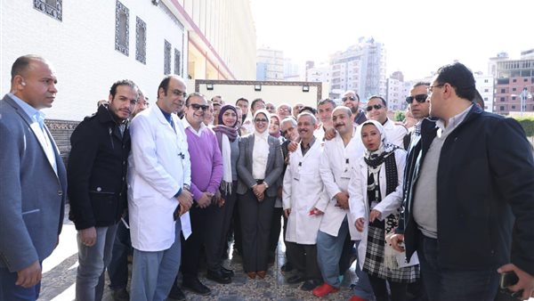 العائدون من مدينة ووهان الصينية يغادرون الحجر الصحي | صور