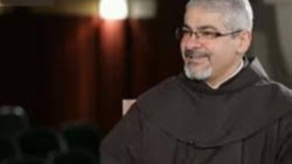 بطرس دانيال : كنت بقف خدمة في الجيش علي الحدود بدلا من زميلي ساعة الفطار في رمضان | فيديو