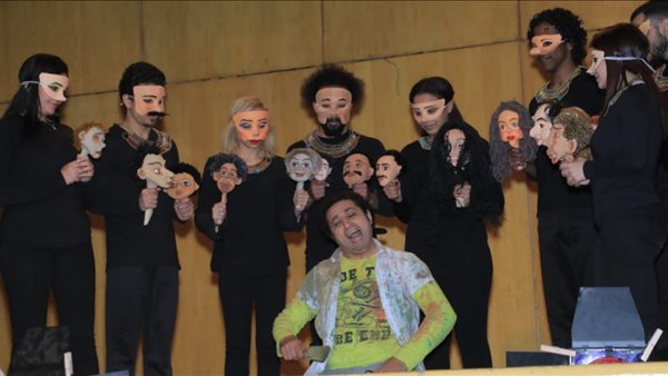 بسبب الجمهور .. تقديم رائعة وجوه مرتين على مسرح صاحبة الجلالة | صور