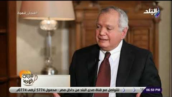 السفير محمد العرابي يكشف أسباب عدم ظهوره كثيرا في الإعلام : زوجتي هي السبب  | فيديو