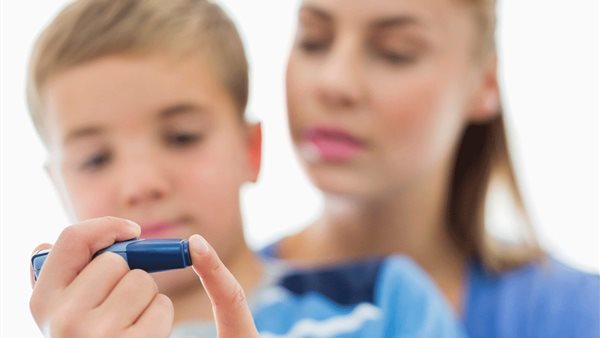 أستاذ بجامعة هارفارد يزف بشرى سارة للأطفال المصابين بالسكر | فيديو 