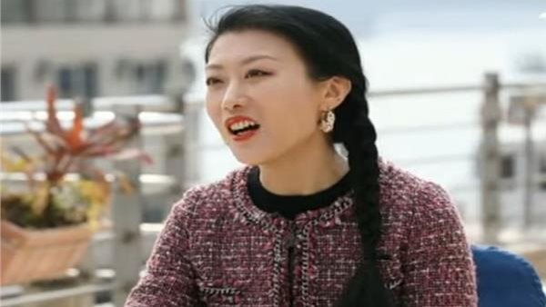 إعلامية صينية: اللغة العربية صعبة النطق وأحب الكوارع والطعمية والملوخية | فيديو