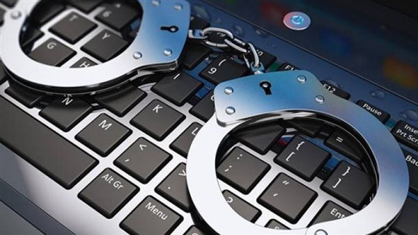 الحبس 3 سنوات لكل من يبث شائعة تضر بالأمن العام .. تفاصيل قانون الجريمة الإلكترونية | فيديو