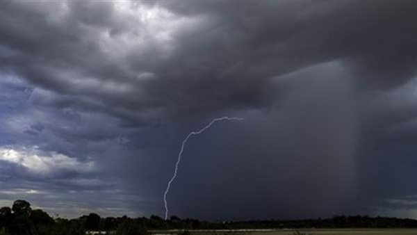 بعد الحديث عن تعرض مصر لإعصار..خبير يحذر من سيول وعواصف