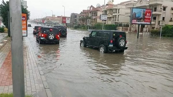 وزير التنمية المحلية يناشد المواطنين عدم النزول الجمعة للشارع : الأمطار أكثر غزارة | فيديو 