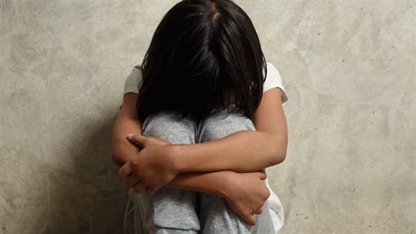 واقعها ثم قدمها لصديقه.. قرار قضائي بشأن أب متهم بهتك عرض ابنته بالبحيرة