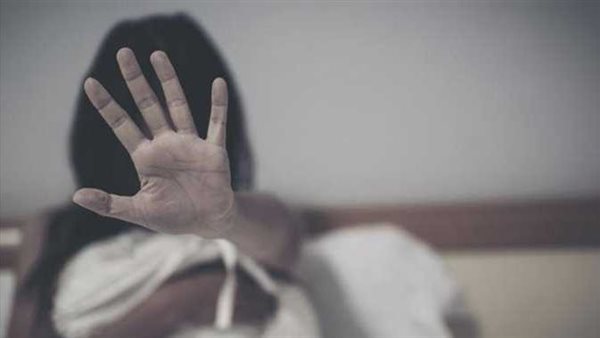 قبلها وحضنها.. أقوال مثيرة لطفلة شاهدت والدها يهاجم أمها المطلقة 