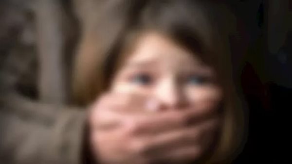 تفاصيل صادمة..صرخة طفلة تنقذها من أنياب جارها المتحرش بالجيزة