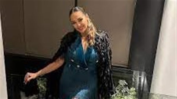  لوك جديد.. داليا البحيرى تخطف الأنظار بهذه الإطلالة | شاهد