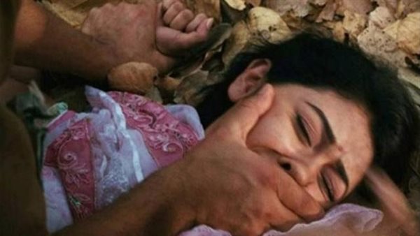  الراجل وصّل ماما بالموتوسيكل وطلع معانا البيت.. تفاصيل صادمة في هتك عرض ربة منزل أمام طفليها