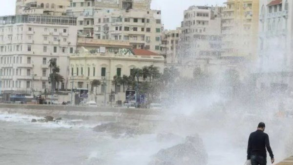 شبورة وبرودة وأمطار.. الأرصاد تحذر من حالة الطقس اليوم الأحد 14-12-2025