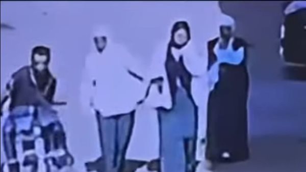 لقطات صادمة.. تحرش قائد دراجة بطالبة وسط الشارع يثير الغضب | فيديو 