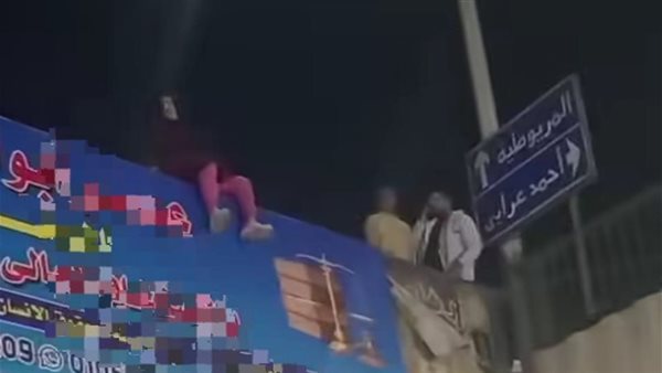 تفاصيل مأساوية..90 ثانية مُرعبة للحظة سقوط سيدة أعلى دائري بشتيل | فيديو