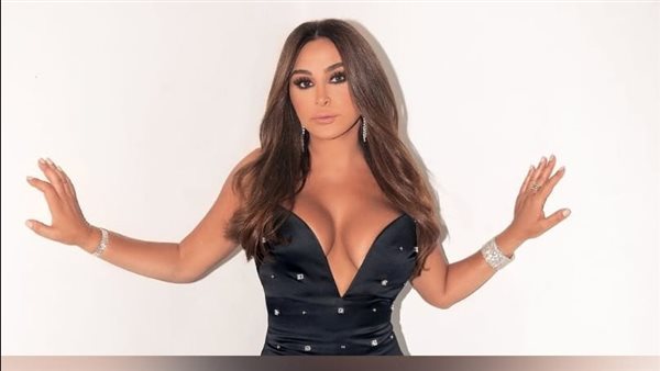 فستان لافت.. إليسا تخطف الأنظار بإطلالة جديدة | شاهد 