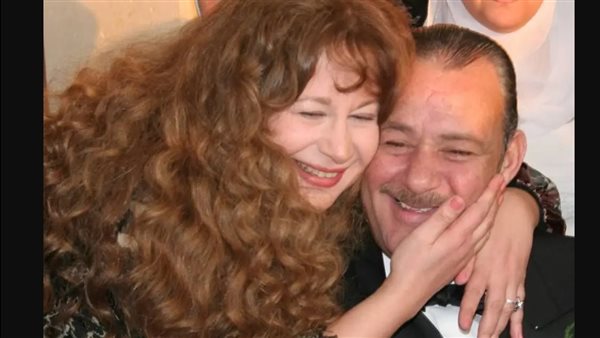  وفاة سمية الألفي.. قصة حبها مع فاروق الفيشاوي بدأت بشيكولاتة ووردة ولبان | فيديو