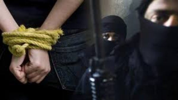 خطفوهم من كافيه.. شهادة مثيرة أمام النيابة: عاشروني وصديقتي أكثر من مرة 