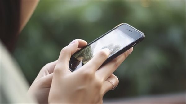 مطربة تحرّر محضرًا ضد طليقها بتهمة إرسال مقاطع خادشة لصديقتها 