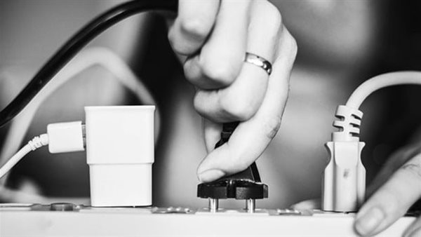 التكييف والميكرويف أبرزها.. 6 أجهزة يجب فصلها لتوفير الكهرباء وتقليل الاستهلاك