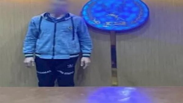 كنت بعلمه الأدب.. تفاصيل القبض على أب ضرب ابنه بالجيزة