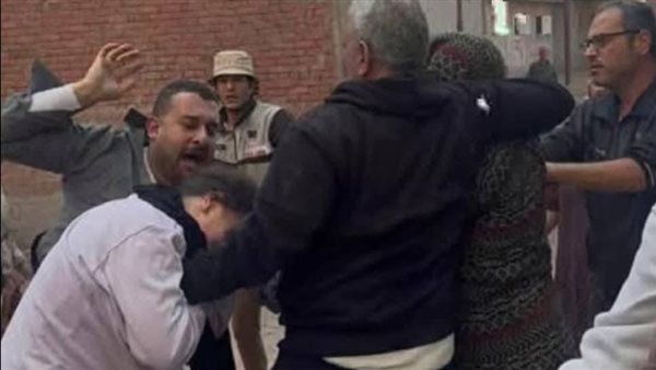فيديو أثار الغضب.. طالبة الطب ذهبت للمطالبة بحق والدتها فتعرضت للضرب في الشرقية | شاهد