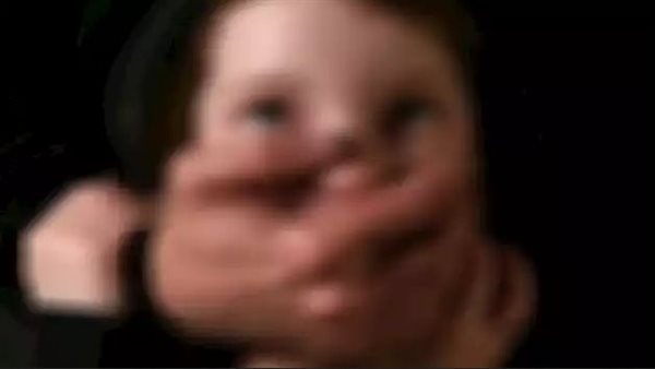 خنقها ودفنها خوفا من الفضيحة.. قصة جريمة الذئب والطفلة في الصف