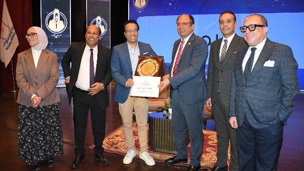  أثارت ضجّة.. القصة الكاملة لشائعة فصل أستاذ وتعيين الفنان سامح حسين بجامعة حلوان 