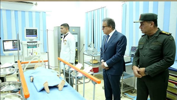 كلية الطب بالقوات المسلحة تستقبل نائب رئيس الوزراء للتنمية البشرية وزير الصحة