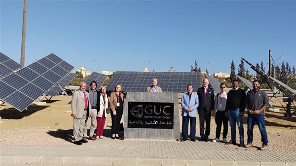الجامعة الألمانية بالقاهرة تجمع الخبراء الألمان والمصریین في ندوة علمية حول الطاقة الكهروضوئية والتنقل الكهربائي