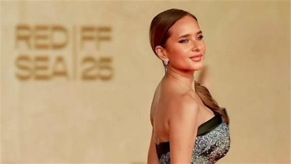 بتعملي إيه.. نيللي كريم تثير الجدل بوصلة رقص | فيديو