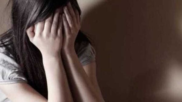 قبلها عنوة.. أم تروي تفاصيل صادمة عن هتك عرض ابنتها على يد سائق مدرسة التجمع 