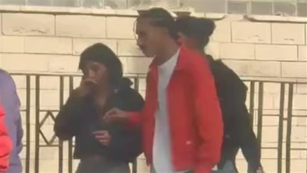 غضب بعد انتشار فيديو لأفعال فاضحة بين مجموعة شباب وفتاة في أحد شوارع القاهرة