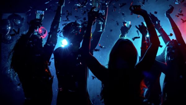 تفاصيل اتهام لاعبين سابقين في الأهلي والإسماعيلي بجلب فتيات لفيلا بالتجمع