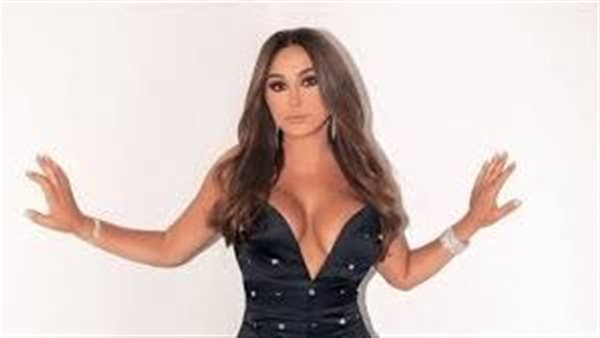  بالأحمر… إليسا تخطف الأنظار في أحدث ظهور | شاهد 