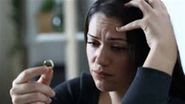 طلع متجوز وهربان من أحكام قضائية..عفاف تطلب خلع زوجها في محكمة الأسرة