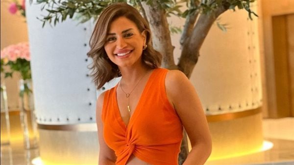  فستان زفاف.. منة فضالى تثير الجدل على السوشيال ميديا | شاهد