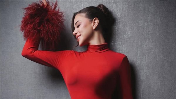  بالأحمر النارى.. يارا السكرى تثير الجدل بجلسة تصوير جريئة | شاهد